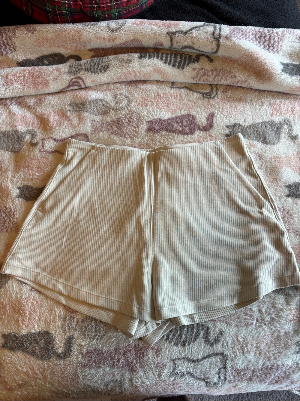 Lululemon ribbed softstream shorts